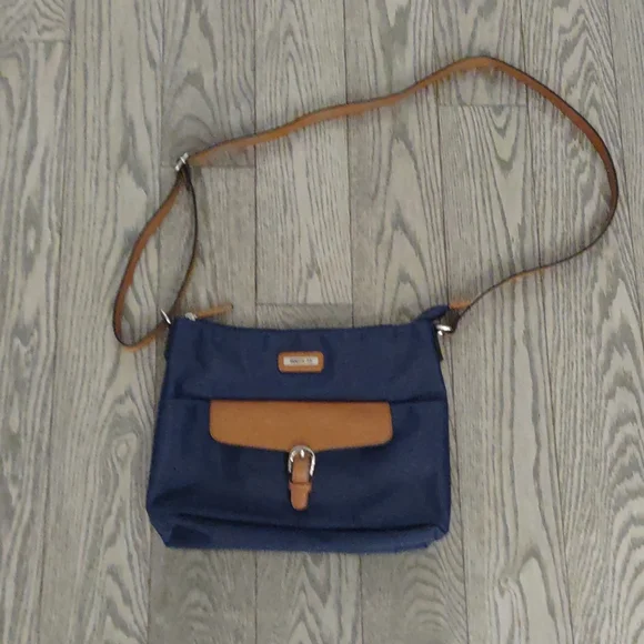 Beautiful blue shoulder bag by Roots ⭐ - Picture 4 of 8